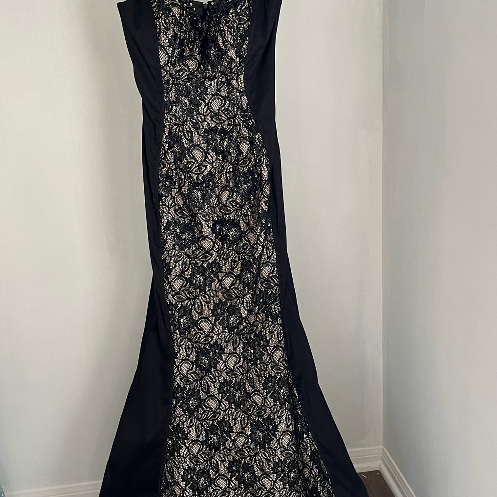 Elegant Black and Cream Lace Evening Gown